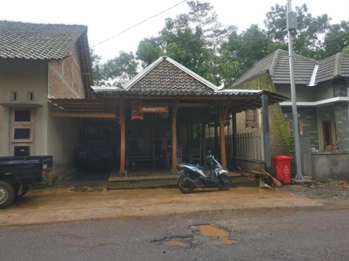 Homestay Kurnia Бантул Екстериор снимка